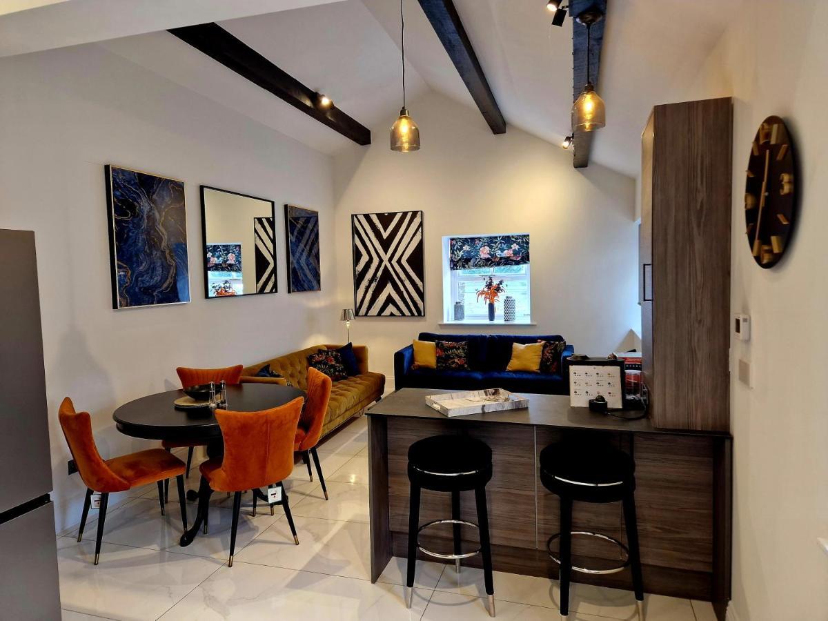 The Hamilton Luxury Let's- Holly Barn Holiday home