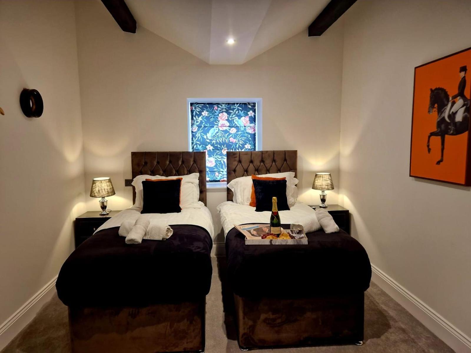 Holiday home The Hamilton Luxury Let's- Holly Barn