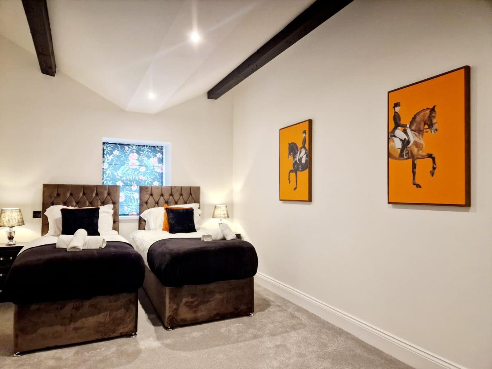 The Hamilton Luxury Let's- Holly Barn