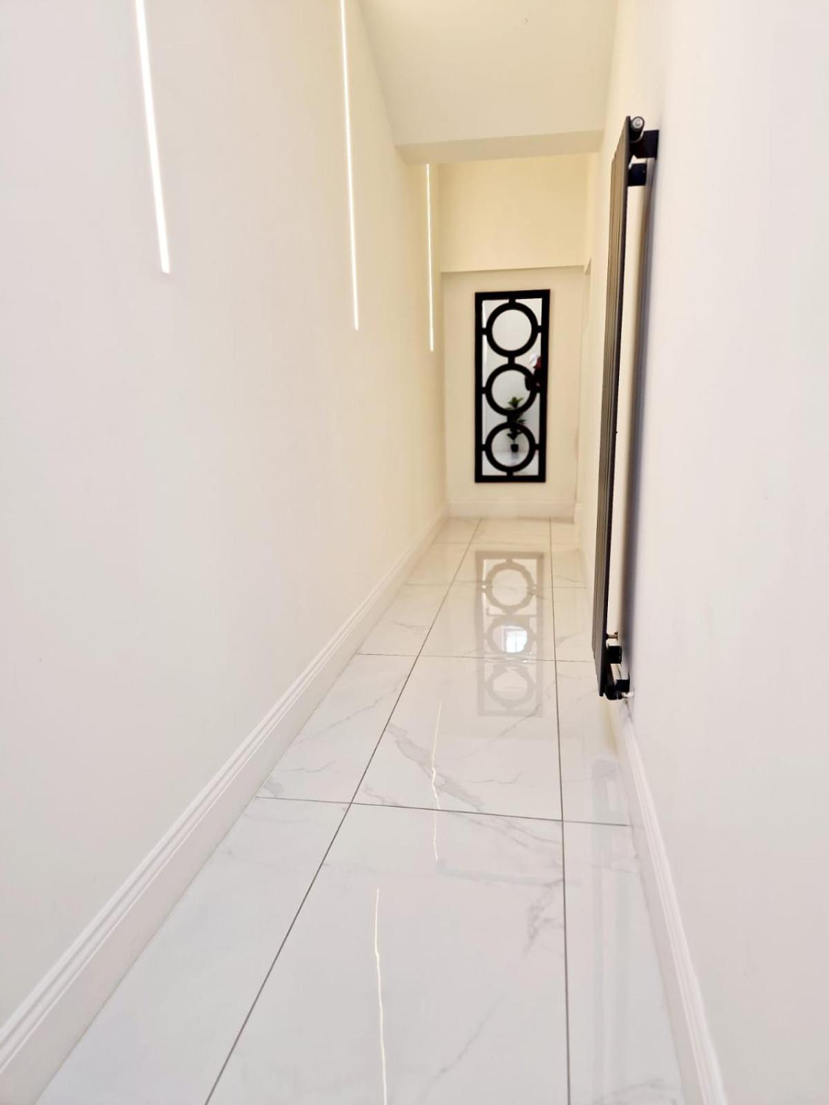 The Hamilton Luxury Let's- Holly Barn Holiday home *
