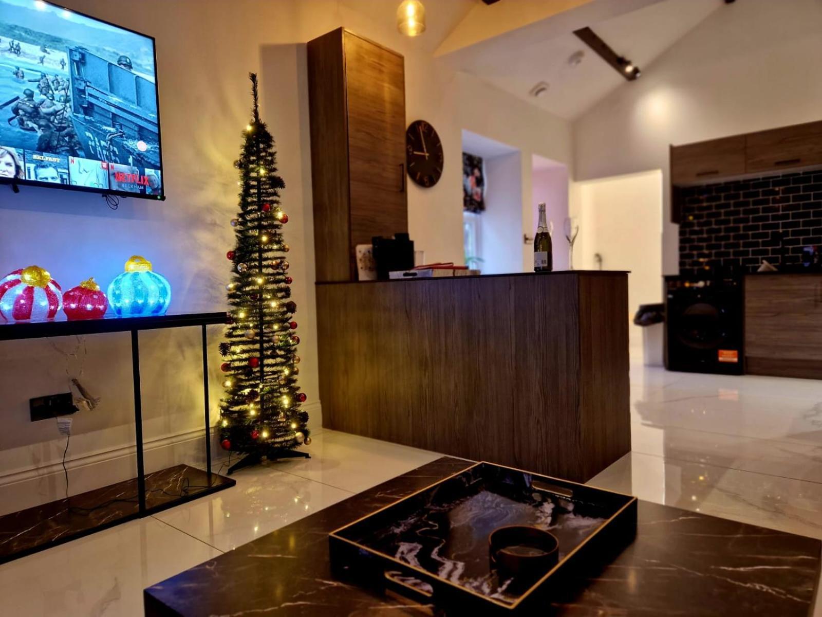 Holiday home The Hamilton Luxury Let's- Holly Barn